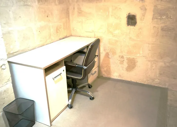 Stunning 3 Bedroom Town House Appartement *