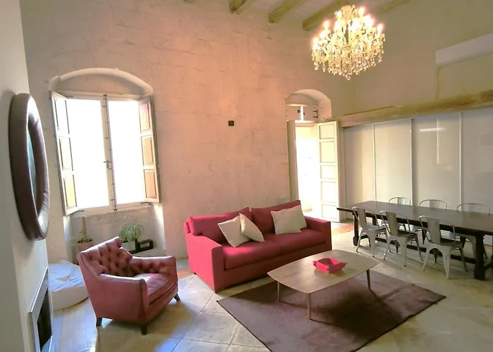 Stunning 3 Bedroom Town House *