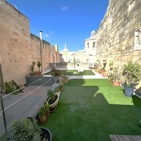 Lejlighed Stunning 3 Bedroom Town House *