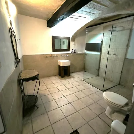 Stunning 3 Bedroom Town House דירה