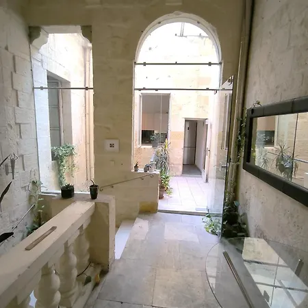 Stunning 3 Bedroom Town House *