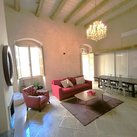 Stunning 3 Bedroom Town House *