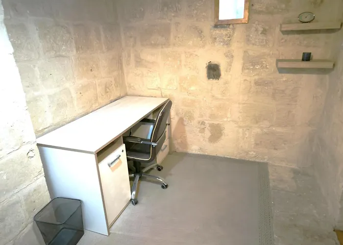 Stunning 3 Bedroom Town House *